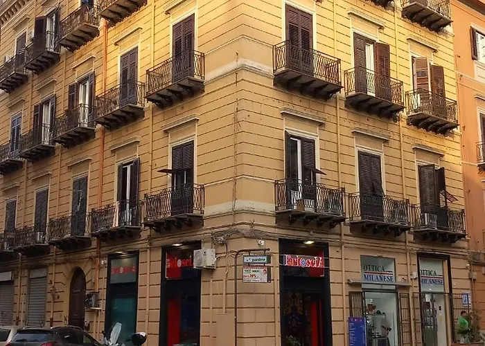 CORNER ROME